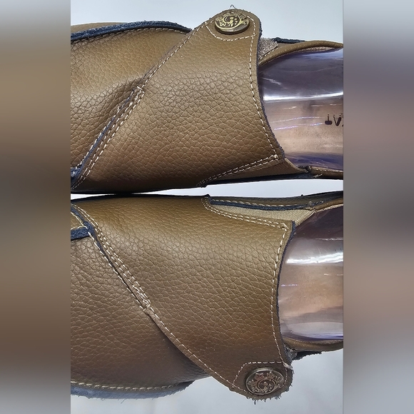 Terrikat Women's Classic Leather Loafers Slip-On Comfort Walking Sz 7.5 Khaki - Picture 2 of 13